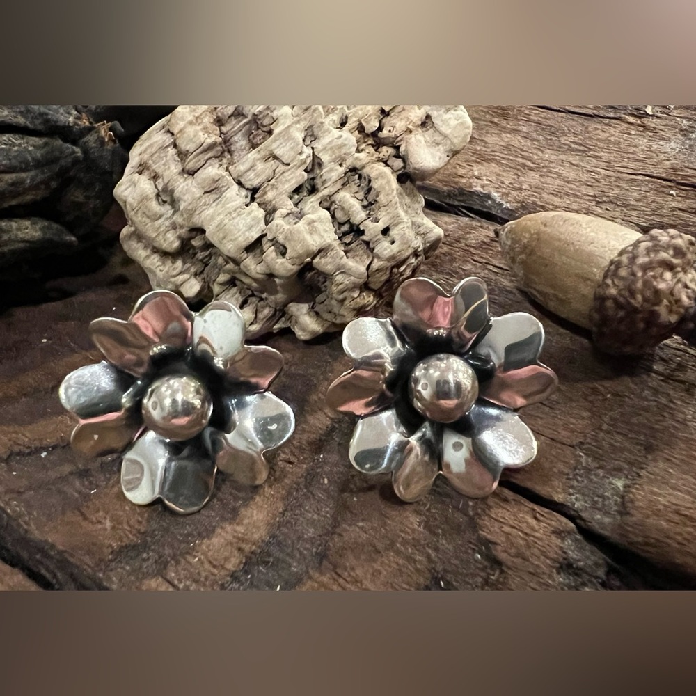 Jewelart Sterling Silver Earrings Flower Screw Backs Flowers Art Deco Oxidized